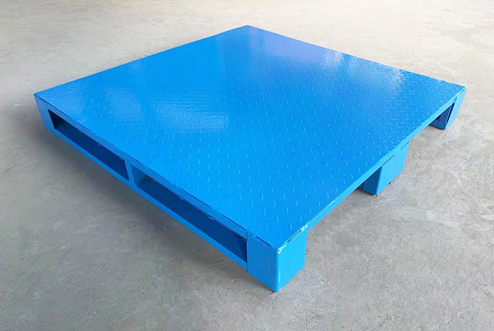 花紋板金屬托盤下線，準(zhǔn)備給客戶發(fā)貨